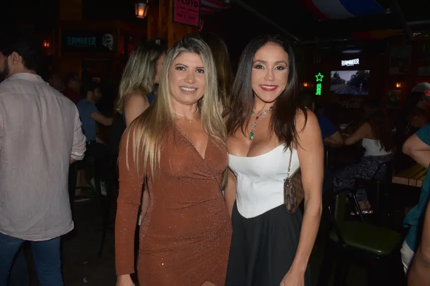 Noite animada no Locomotiva Irish Pub reúne a galera jovem; veja fotos Noite animada no Locomotiva Irish Pub reúne a galera jovem; veja fotos