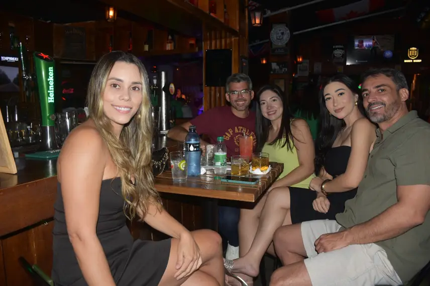 Noite animada no Locomotiva Irish Pub reúne a galera jovem; veja fotos Noite animada no Locomotiva Irish Pub reúne a galera jovem; veja fotos