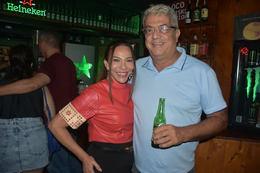 Noite animada no Locomotiva Irish Pub reúne a galera jovem; veja fotos