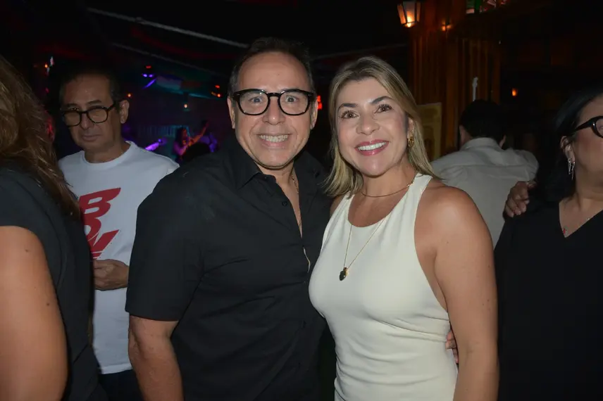 Noite animada no Locomotiva Irish Pub reúne a galera jovem; veja fotos