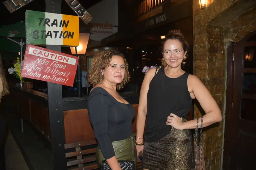 Noite de Rock agita clientes com sucessos no Locomotiva Irish Pub, em Teresina