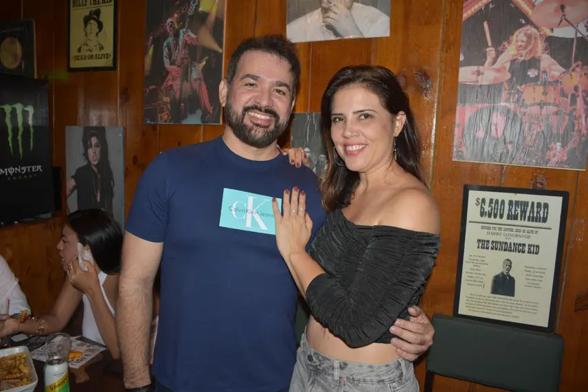 Noite de Rock agita clientes com sucessos no Locomotiva Irish Pub, em Teresina