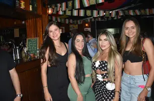 Noite de Rock agita clientes com sucessos no Locomotiva Irish Pub, em Teresina (Foto: Magal/Conecta Piauí)