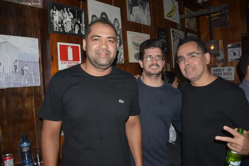 Noite de Rock agita clientes com sucessos no Locomotiva Irish Pub, em Teresina