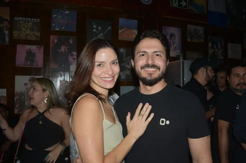 Noite de Rock agita clientes com sucessos no Locomotiva Irish Pub, em Teresina