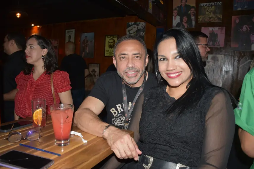 Noite de Rock agita clientes com sucessos no Locomotiva Irish Pub, em Teresina