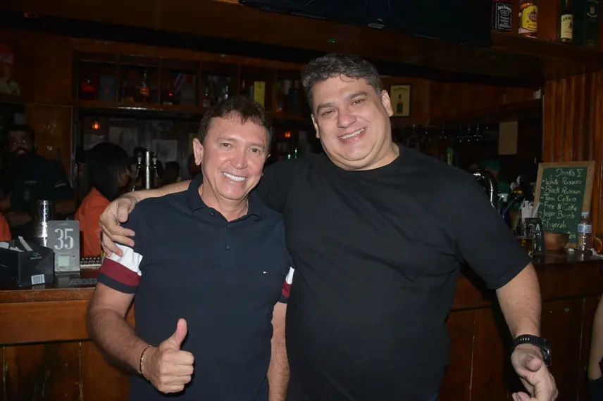 Noite de Rock agita clientes com sucessos no Locomotiva Irish Pub, em Teresina