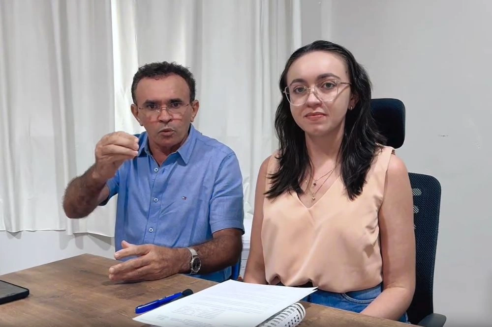 Prefeita de Caraúbas do Piauí sanciona lei para transporte de universitários