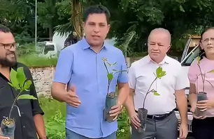 Prefeito de Curralinhos recebe 1.500 mudas de caju para a agricultura familiar (Foto: Reprodução)