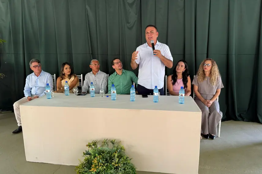Prefeito Rogério Castro recebe Medalha do Mérito Ambiental