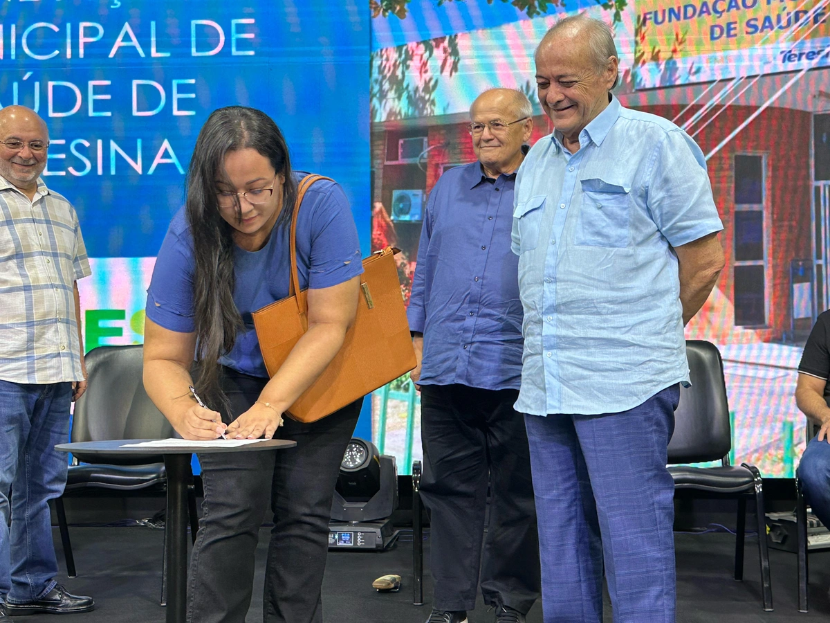 Prefeito Silvio Mendes empossa 940 concursados para reforçar a saúde de Teresina