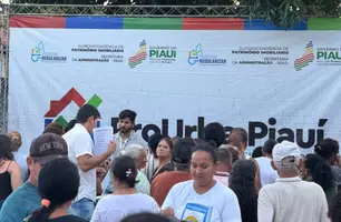 ProUrbe Piauí entrega registros de imóveis na Vila São Francisco Norte em Teresina (Foto: Kassio Cavalcante)