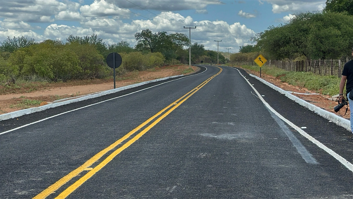 Rafael Fonteles entrega obras pavimentação asfáltica em Bonfim do Piauí