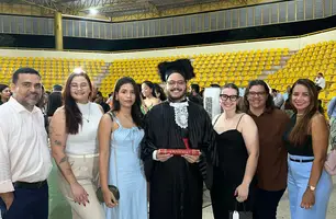 Repórter do Conecta Piauí celebra conquista com formatura em Jornalismo pela UFPI (Foto: Conecta Piauí)