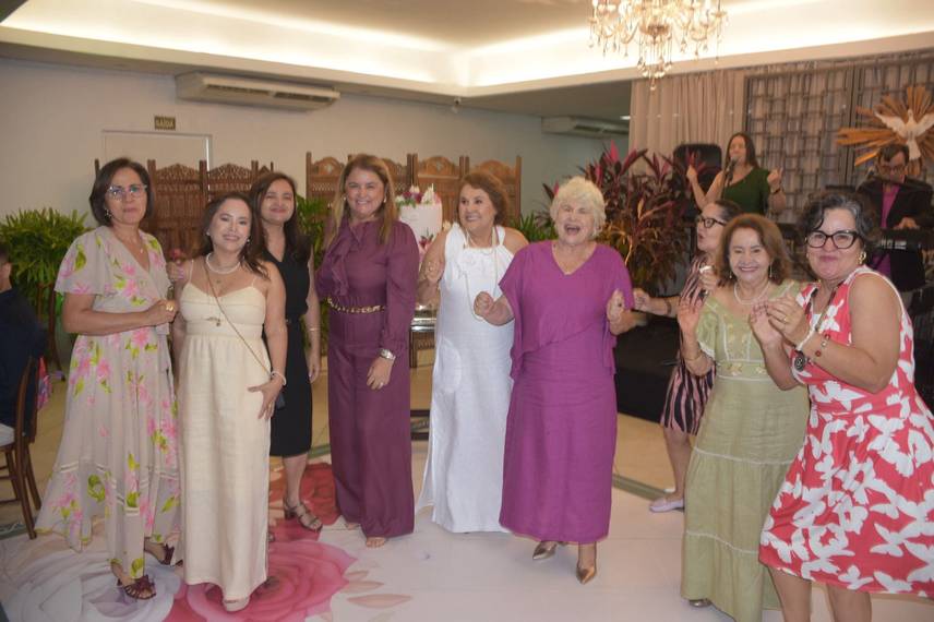 Socorro Rocha celebra 80 anos com almoço entre familiares e amigos em Teresina