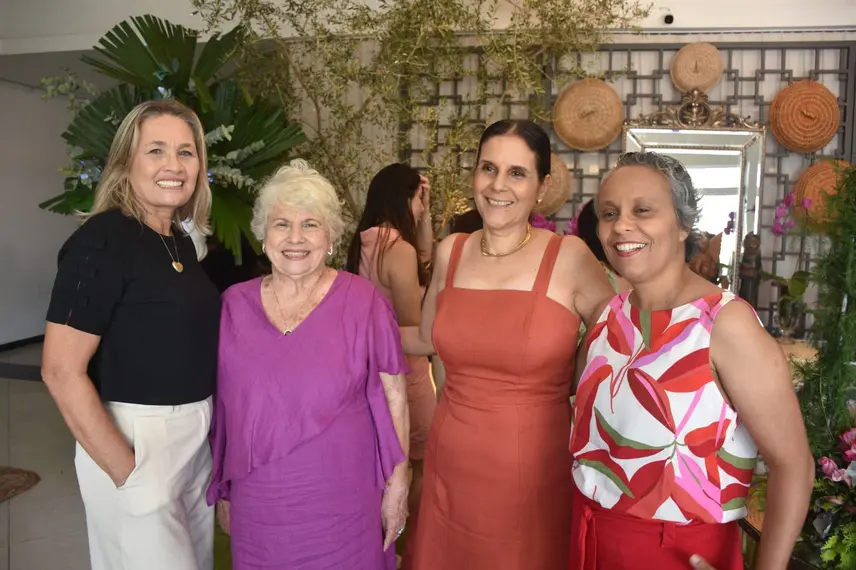 Socorro Rocha celebra 80 anos com almoço entre familiares e amigos em Teresina