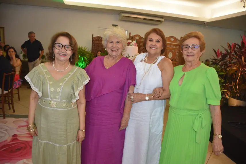 Socorro Rocha celebra 80 anos com almoço entre familiares e amigos em Teresina