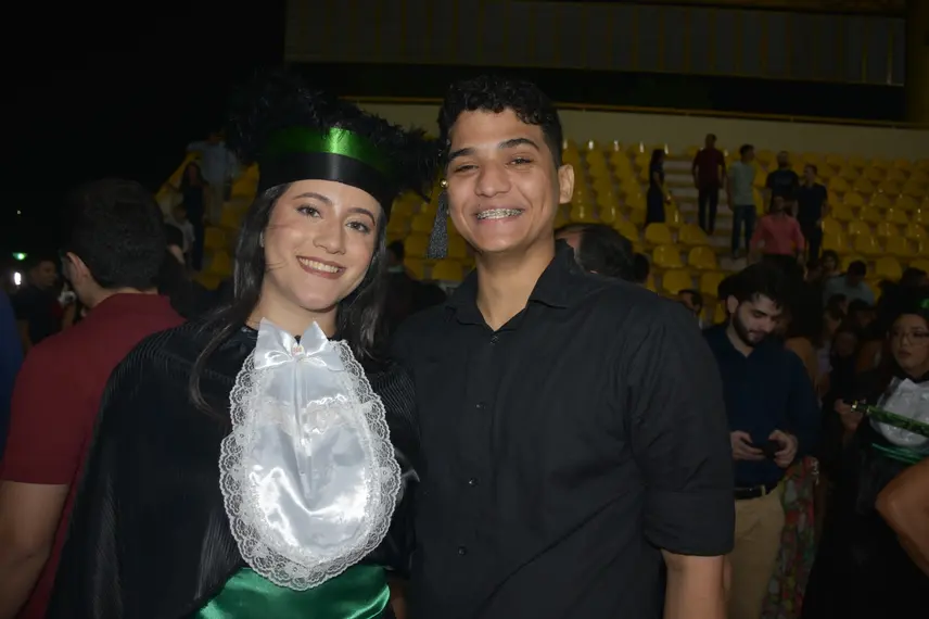 UFPI realiza colação de grau e entrega canudos a profissionais da área da saúde