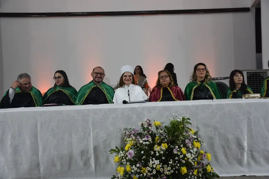 UFPI realiza colação de grau e entrega canudos a profissionais da área da saúde