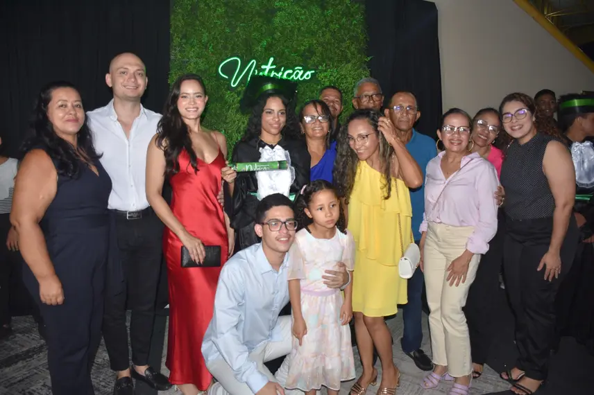 UFPI realiza colação de grau e entrega canudos a profissionais da área da saúde