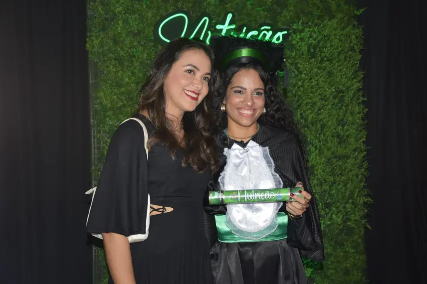 UFPI realiza colação de grau e entrega canudos a profissionais da área da saúde