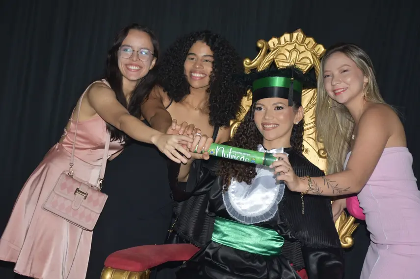 UFPI realiza colação de grau e entrega canudos a profissionais da área da saúde