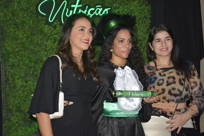 UFPI realiza colação de grau e entrega canudos a profissionais da área da saúde