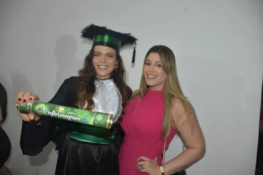 UFPI realiza colação de grau e entrega canudos a profissionais da área da saúde