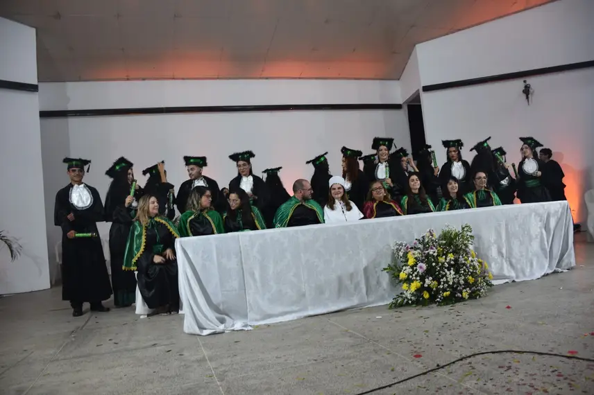UFPI realiza colação de grau e entrega canudos a profissionais da área da saúde UFPI realiza colação de grau e entrega canudos a profissionais da área da saúde