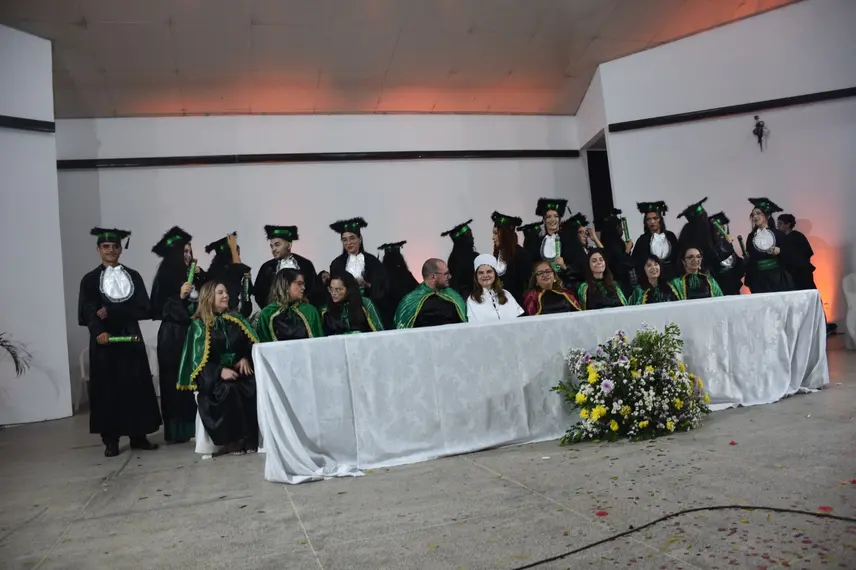 UFPI realiza colação de grau e entrega canudos a profissionais da área da saúde