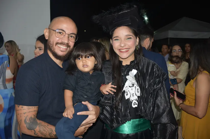 UFPI realiza colação de grau e entrega canudos a profissionais da área da saúde