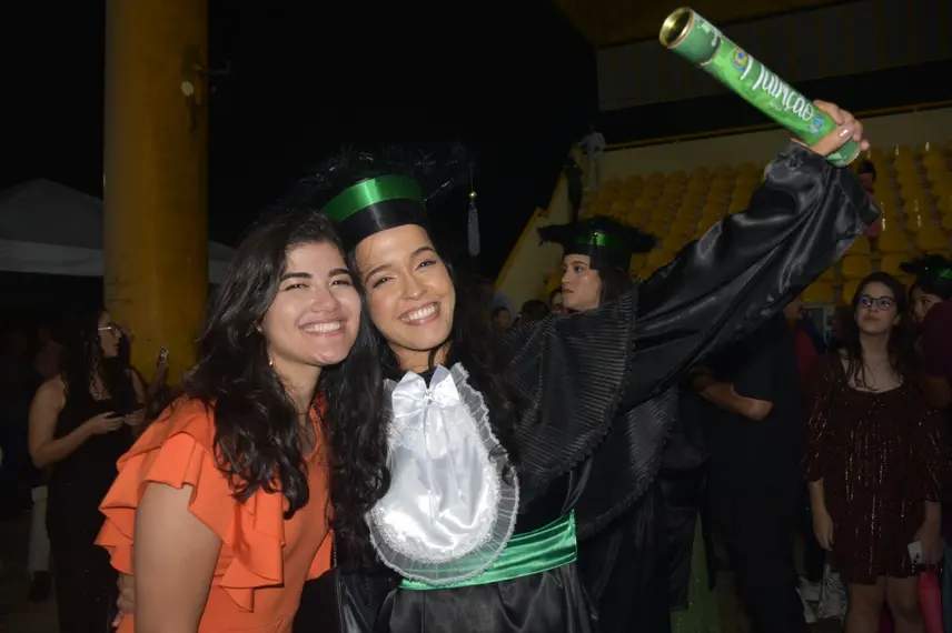 UFPI realiza colação de grau e entrega canudos a profissionais da área da saúde