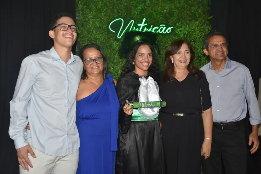 UFPI realiza colação de grau e entrega canudos a profissionais da área da saúde UFPI realiza colação de grau e entrega canudos a profissionais da área da saúde