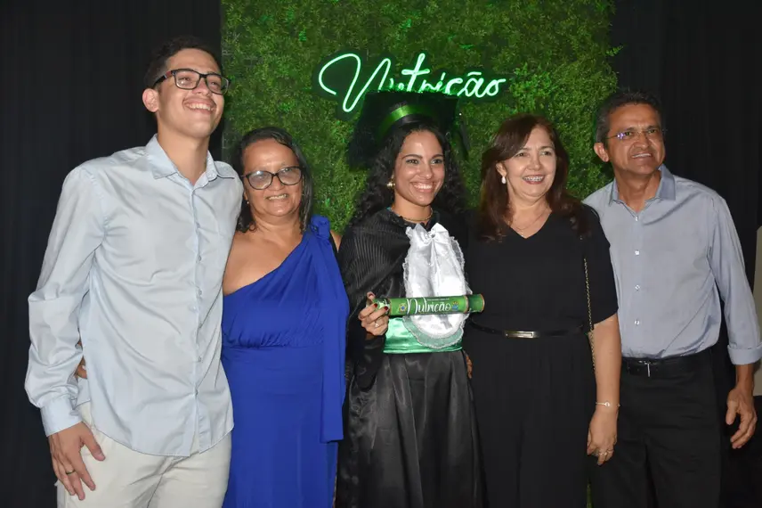 UFPI realiza colação de grau e entrega canudos a profissionais da área da saúde