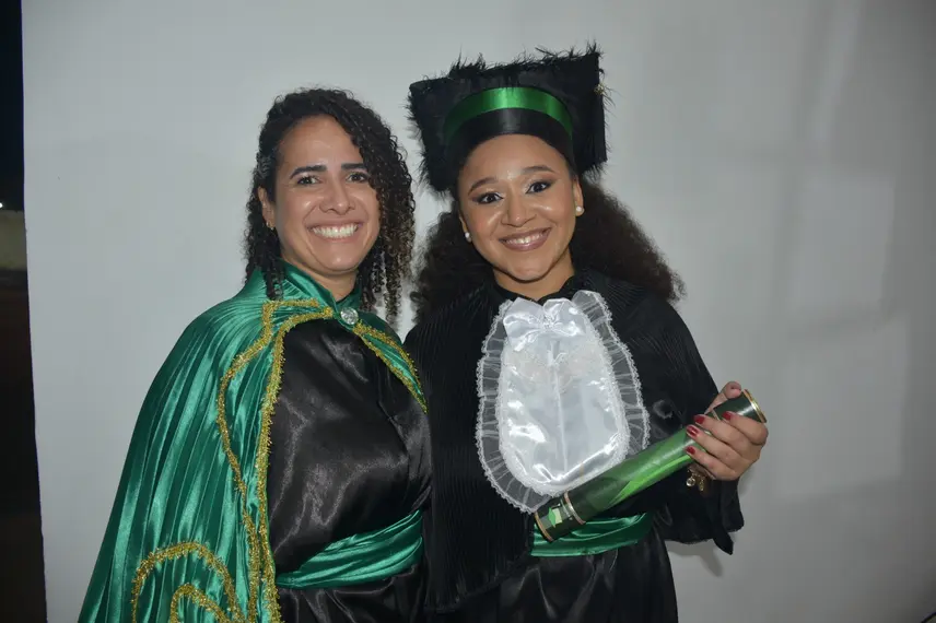 UFPI realiza colação de grau e entrega canudos a profissionais da área da saúde