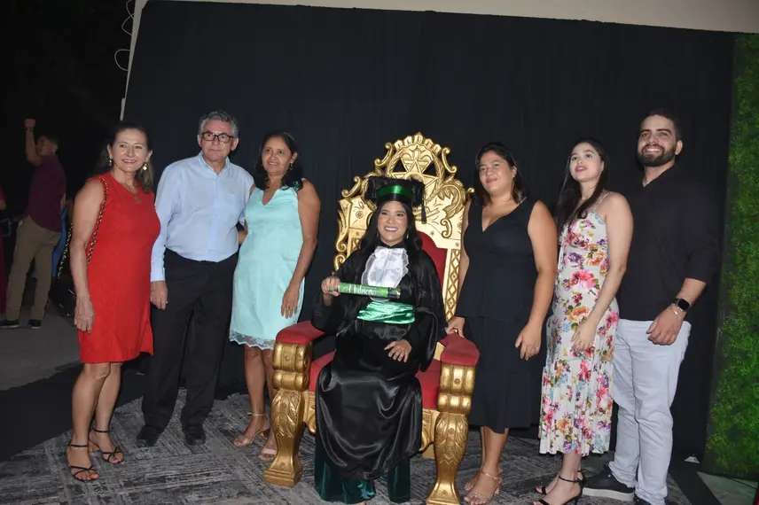 UFPI realiza colação de grau e entrega canudos a profissionais da área da saúde