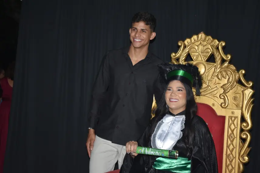 UFPI realiza colação de grau e entrega canudos a profissionais da área da saúde