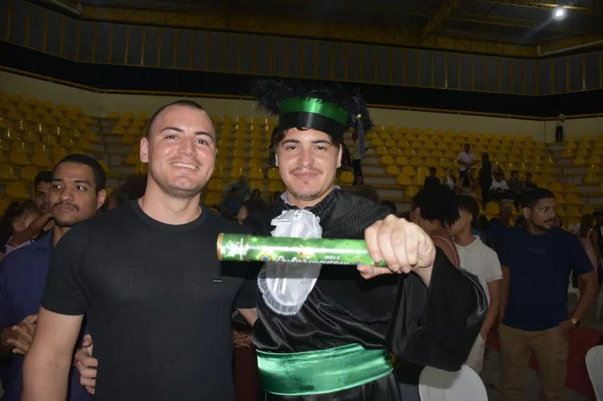 UFPI realiza colação de grau e entrega canudos a profissionais da área da saúde