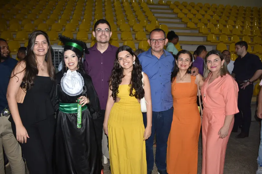 UFPI realiza colação de grau e entrega canudos a profissionais da área da saúde