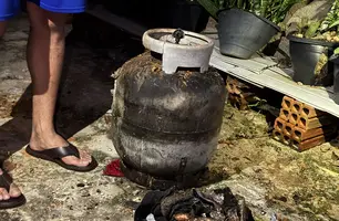 Vazamento em botijão de gás causa explosão e incêndio em residência de Teresina (Foto: Reprodução)