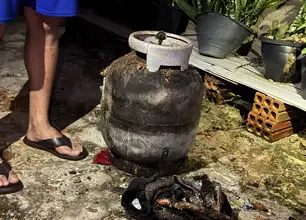 Vazamento em botijão de gás causa explosão e incêndio em residência de Teresina