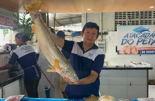 Venda de pescados na Quaresma tem alta nos preços e consumidores mantêm tradição (Foto: Gabriel Prado/Conecta Piauí)