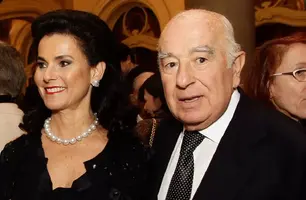 Vicky Sarfati Safra ao lado do marido, que faleceu em 2020. Avessa a fotografias, o registro acima foi feito em 2014. (Foto: Reprodução)