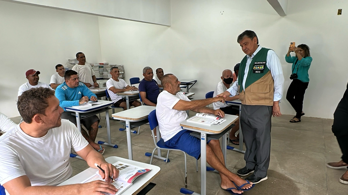 Wellington Dias visita projetos de ressocialização na penitenciária Major César