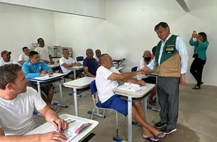 Wellington Dias visita projetos de ressocialização na penitenciária Major César (Foto: Conecta Piauí)