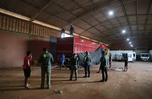 Carreta com madeira ilegal é apreendida em Simplício Mendes; motorista é multado (Foto: Reprodução)