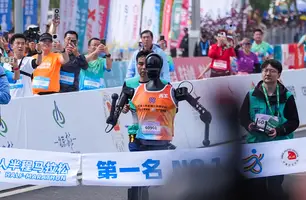 China realiza 1ª Corrida de Robôs contra Humanos; maratona durou cerca de 2 horas (Foto: Reprodução/X)