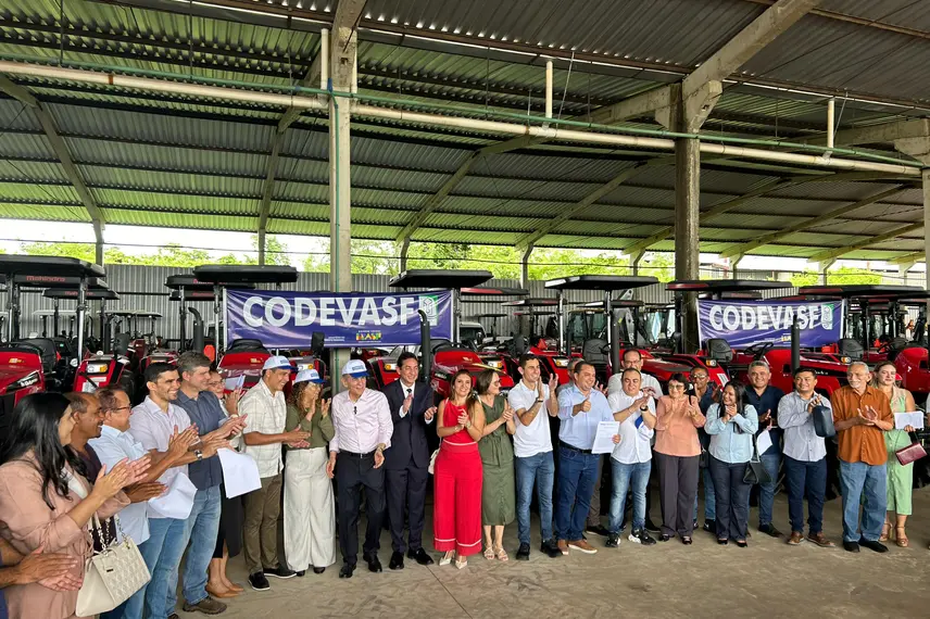 Codevasf entrega aparelhos agrícolas para 40 municípios