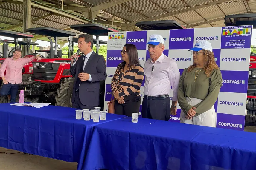 Codevasf entrega aparelhos agrícolas para 40 municípios