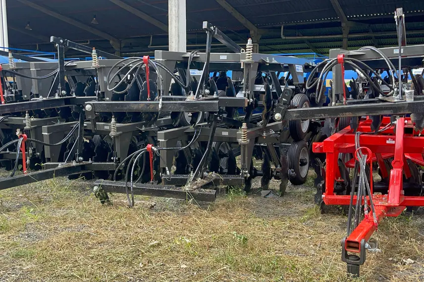 Codevasf entrega aparelhos agrícolas para 40 municípios